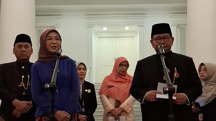 Gubernur DKI Jakarta Pramono Anung dan Kepala Dinas Kesehatan DKI Jakarta Ika Ruspitawati