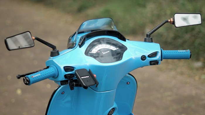 Handgrip motor.