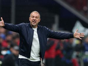 Buat Redam PSG, Hansi Flick Mau Barcelona Rebut Lini Tengah
