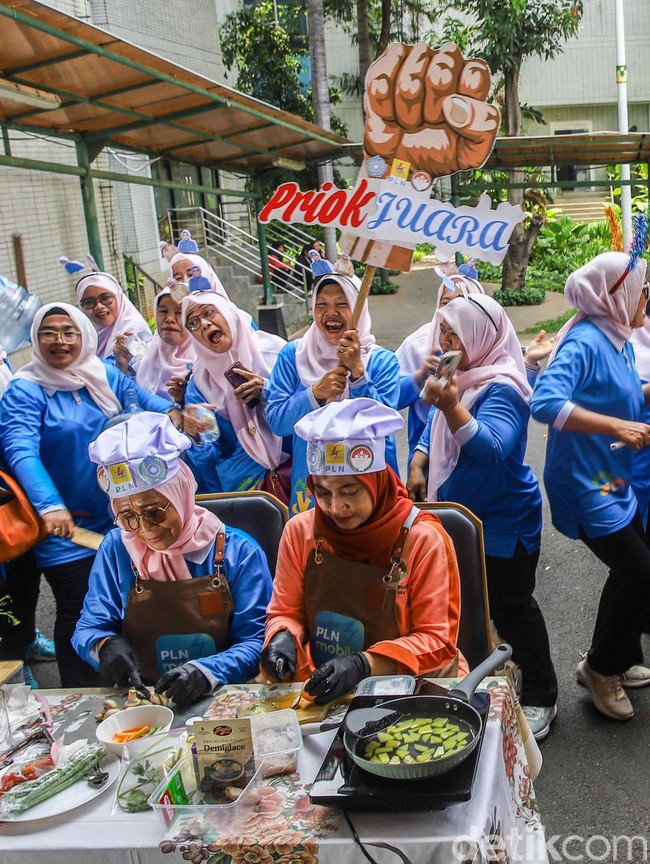 Intip Kesibukan Peserta Adu Kemampuan Memasak di Jakarta Utara