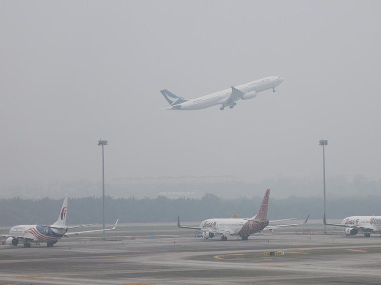 Kabut Asap Karhutla Indonesia Ganggu Penerbangan di Malaysia