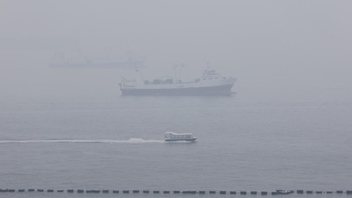 Singapore cable cars travelling towards Mount Faber station are shrouded in haze as smoke from regional forest fires reduces visibility across the city-state, in Singapore, October 14, 2026. REUTERS/Suhaimi Abdullah