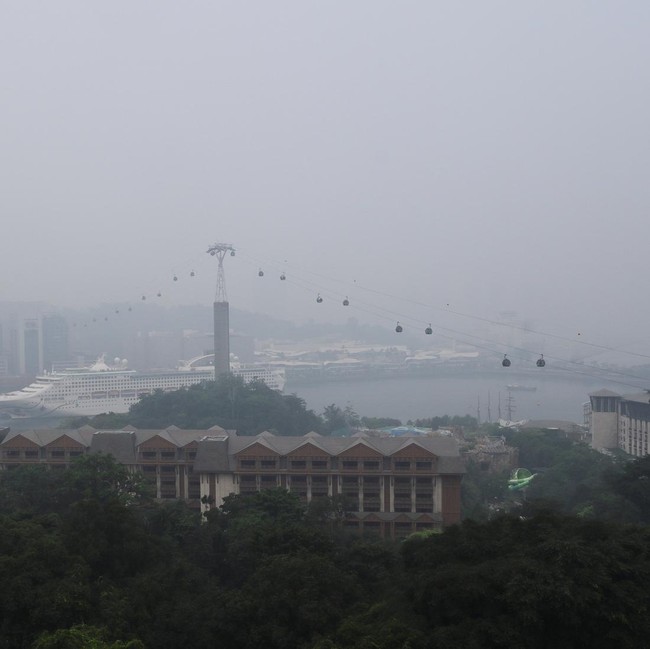 Kabut Asap Selimuti Singapura, Kapal hingga Kereta Gantung Tersamar