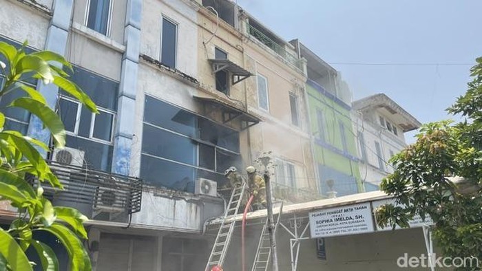 Kantor noptaris di Ngagel Surabaya alami kebakaran