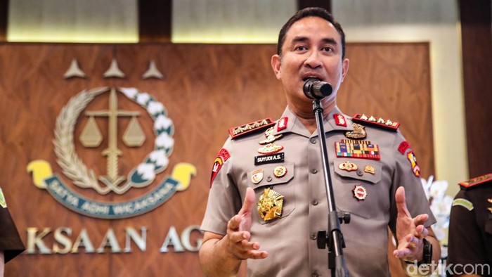 Kapolri Jenderal Suyudi Ario Seto menyambangi Kantor Kejaksaan Agung (Kejagung) di Jakarta, Rabu (14/10/2026). Dalam kunjungan tersebut, Kapolri bersama sejumlah pejabat utama Mabes Polri bertemu dengan Jaksa Agung ST Burhanuddin untuk mempererat koo