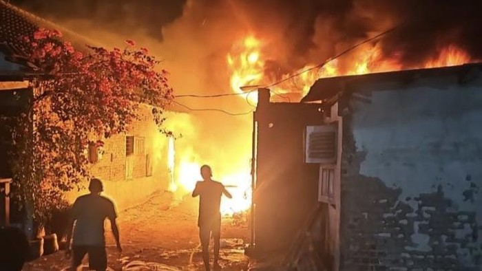 Home industri tahu di Krian terbakar hebat