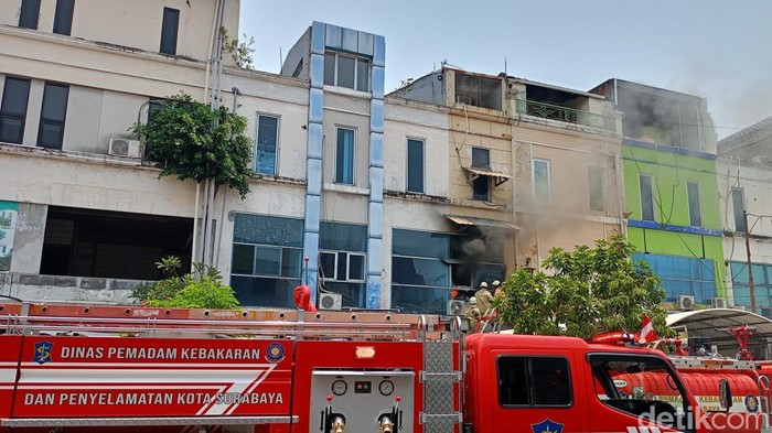 Kebakaran kantor notaris di Surabaya