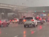Detik-detik Mengerikan Kembaran Avanza Terangkat di Tol Kena Puting Beliung
