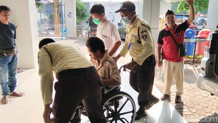 Warga Kajoran yang mengalami keracunan makanan saat dirawat di RSUD Merah Putih Magelang, Rabu (14/10/2026).