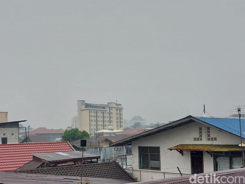 Kondisi udara di Kota Balikpapan, Kalimantan Timur setelah sempat diguyur hujan. Kondisi udara di Kota Balikpapan, Kalimantan Timur setelah sempat diguyur hujan.