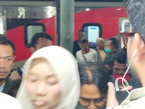 KRL Kerap Gangguan, INKA Minta Maaf