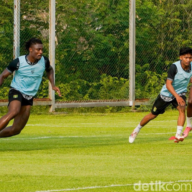 Latihan Persebaya Surabaya Jelang Lawan PSS Sleman