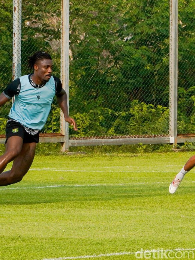 Latihan Persebaya Surabaya Jelang Lawan PSS Sleman