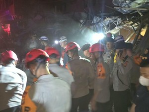 Video Ledakan di Pasar Cimanggis Tangsel: Sejumlah Ruko Hancur-Ada Korban