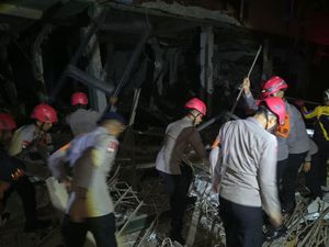 Video: Polisi Pastikan Ledakan di Pasar Cimanggis Bukan Bom