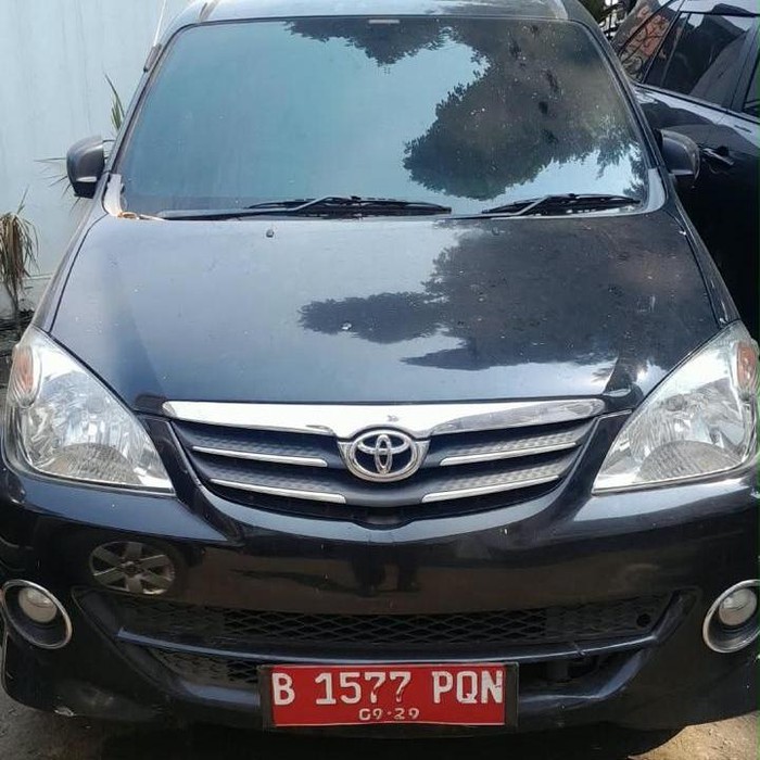 Lelang Toyota Avanza 1.5 pelat merah