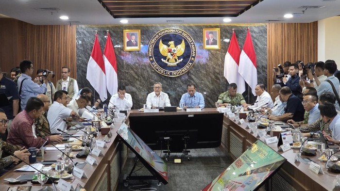 Menko Pangan Zulkifli Hasan memimpin rapat koordinasi terbatas bersama sejumlah kementerian dan lembaga.
