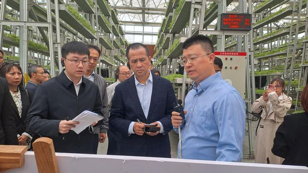 Mentrans saat mengecek lembaga riset teknologi pertanian di China (Lisye/detikcom)
