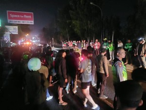 Momen Dramatis Evakuasi Wanita Sleman Hentikan Mobil di Tengah Jalan