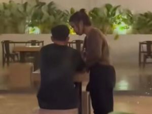 Viral Pria Ngambek 3 Jam Hujan-hujanan di Mie Gacoan Medan, Begini Ceritanya