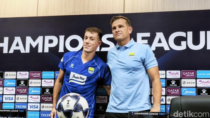 Pelatih Persib Igor Tolic dan winger Mariano Peralta