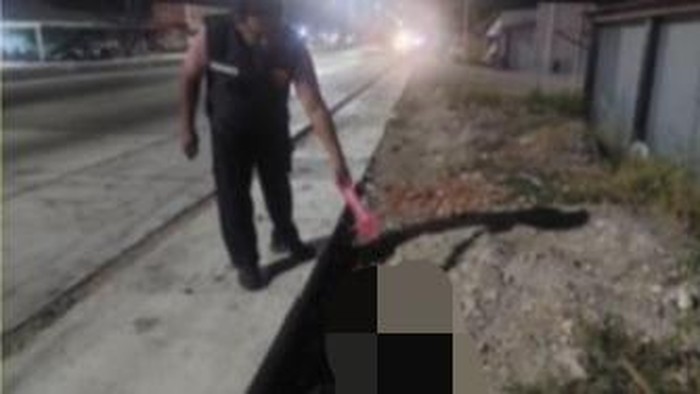 Pria misterius ditemukan tewas penuh luka di tepi Jalan Pantura KudusDemak, Desa Trengguli, Kecamatan Wonosalam, Kabupaten Demak.