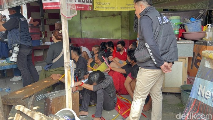 Penggerebekan kampung narkoba di Jalan Kunti Surabaya