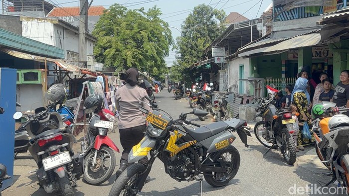 Penggerebekan kampung narkoba di Jalan Kunti Surabaya