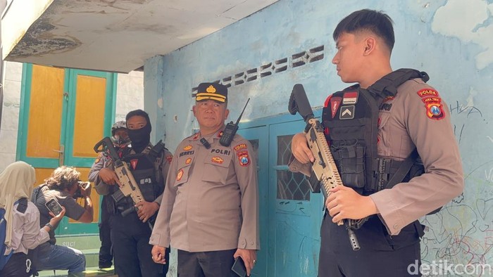 Penggerebekan Kampung narkoba di Jalan Kunti Surabaya