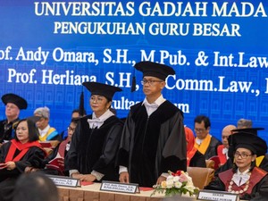 Pasutri Jadi Guru Besar UGM Bareng Berawal dari Cinlok Saat Masih Dosen Muda