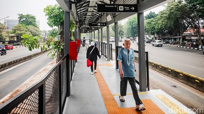 Pintu G hingga M Halte Transjakarta Cawang Cililitan, Jakarta Timur, resmi beroperasi sebagai perluasan area halte mulai Selasa (14/10/2026).