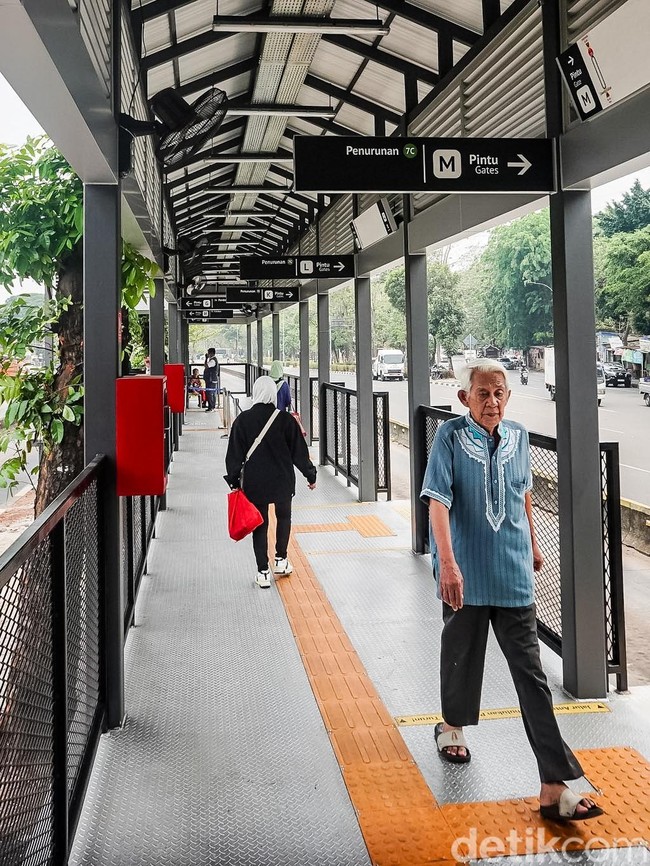 Perluasan Halte Transjakarta Cawang Cililitan Buat Arus Penumpang Lebih Teratur