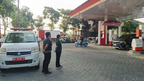 Petugas kesehatan Dinkes Badung siaga di SPBU Lukluk, Mengwi, Badung, Bali, Rabu (14/10/2026). (Foto: Pemkab Badung)