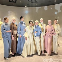 Ayu Dyah Andari Gaet Kris Dayanti Ubah Denim Jadi Busana Anggun & Elegan