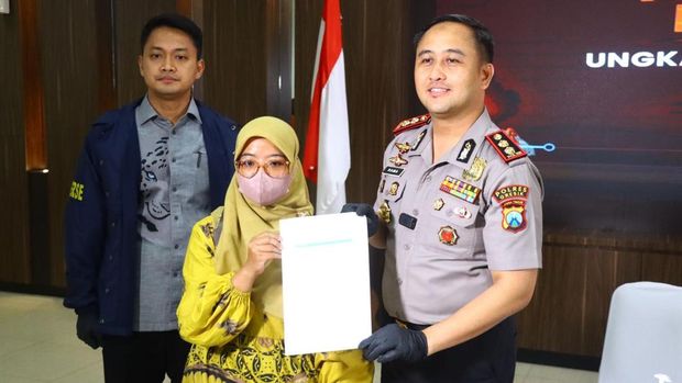 Polres Gresik mengungkap kasus pemerasan DC pinjol fiktif Polres Gresik mengungkap kasus pemerasan DC pinjol fiktif