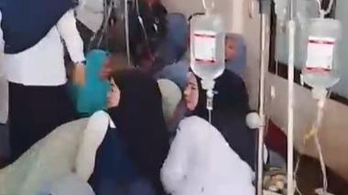 Puluhan siswa SD dan SMA di Konsel diduga keracunan usai santap MBG.