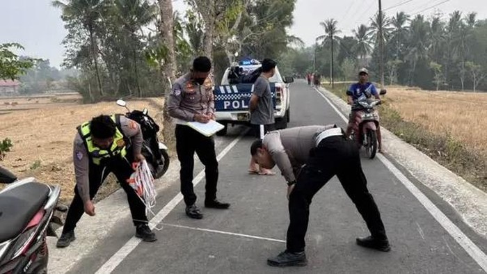 Remaja Suci Aulia (18) tewas setelah diserempet truk di Sinjai.