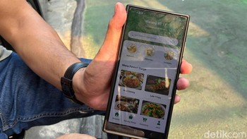 Dari aspek ekonomi, Ketua RT Imam Basori (Ibas) mengatakan RT mereka sedang mengembangkan aplikasi RT 11 Mart dengan sistem-sistem mirip layanan pesan antar makanan di aplikasi ojek online. Foto: Aisyah Kamaliah/detikINET