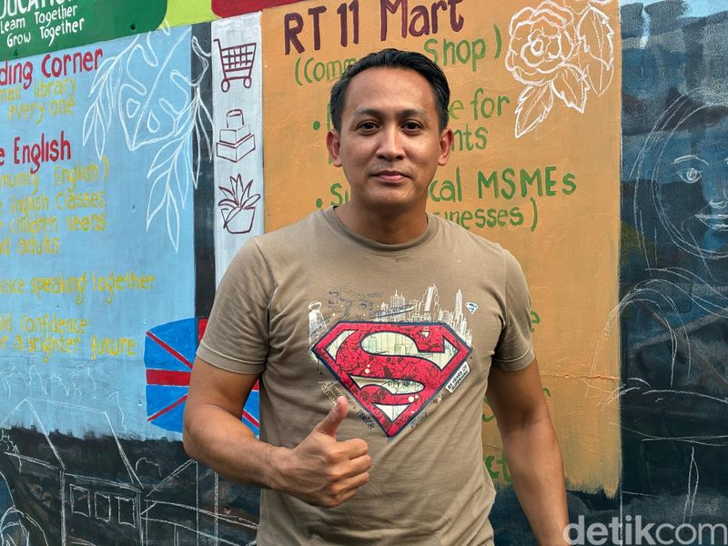 RT 11 Ketua RT 11 Gandaria Utara, Kebayoran Baru, Jakarta Selatan, Imam Basori (Ibas) yang terkenal lewat inovasi keamanan warga seperti E-Gate 11 sampai GPS tracker.