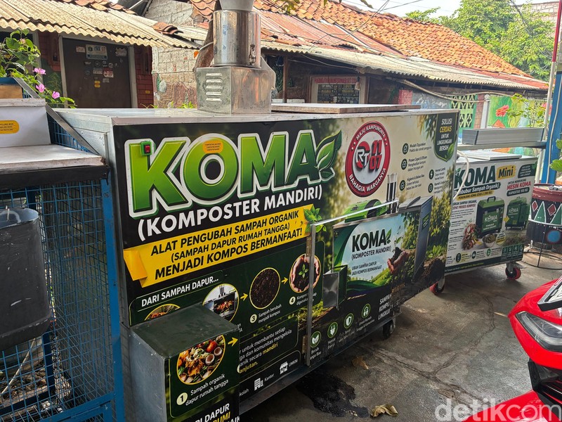 Setelah Komling, muncullah Koma (komposter mandiri) yang tersedia di lapangan tempat warga biasa berkumpul.