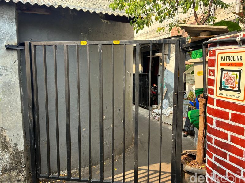 Wujud E-Gate 11 di satu titik, yang menjadi perbatasan dengan RT lain. Total ada empat titik.