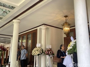 Video Suasana Rumah Duka Martha Tilaar, Karangan Bunga Mulai Membanjiri