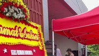 Laki-laki yang baru berusia 19 tahun tersebut berhasil membeli rumah jadi dan merenovasinya menjadi lebih homey. Rumah tersebut terdiri dari 1 lantai. Bagian fasad rumahnya bergaya minimalis dengan sisi kiri rumah tertutup dinding roster.&nbsp; Foto: Tangkapan layar Instagram @fajjarsadboy