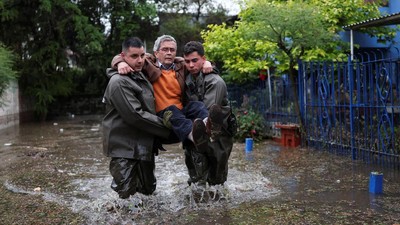 Santiago Dilanda Badai Dahsyat, Hujan Es Picu Banjir