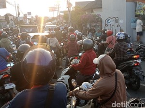 Jalur Alternatif Canggu-Tanah Lot Sempat Lumpuh 1 Km gegara Antrean BBM