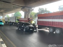 Antre Solar, Truk Parkir di Bawah Jalan Layang Pettarani Makassar