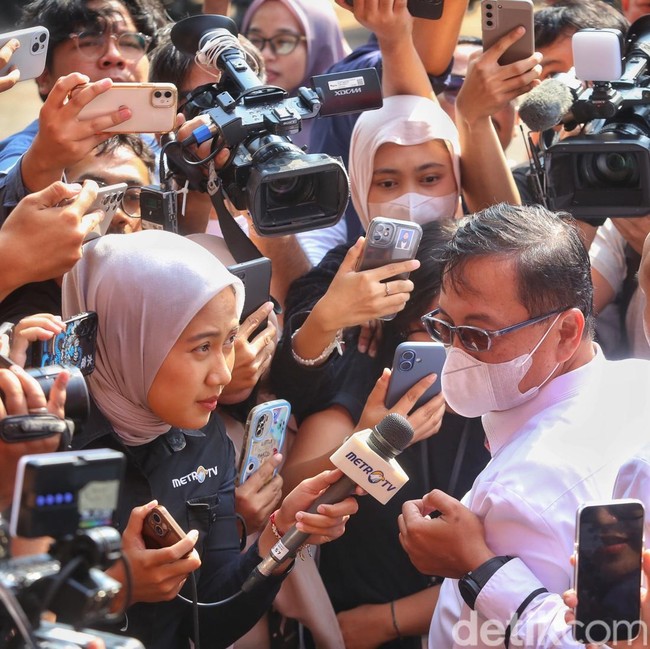 Tak Ditahan Usai Diperiksa, Sestama BNPB Rustian Tinggalkan KPK