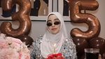 Ultah ke-35, Shandy Purnamasari Dapat Kado Kue Raspberry dan Masjid