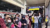 Tak Boleh Lagi 'Lomba Cepet-cepetan' di Eskalator Stasiun Duri