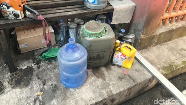 Suasana tempat penangkaran atau kandang satwa sementara yang ada di Kantor Damkar Kuningan Suasana tempat penangkaran atau kandang satwa sementara yang ada di Kantor Damkar Kuningan